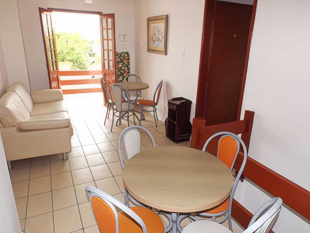 Área comum do 2° piso, com saída pra sacada