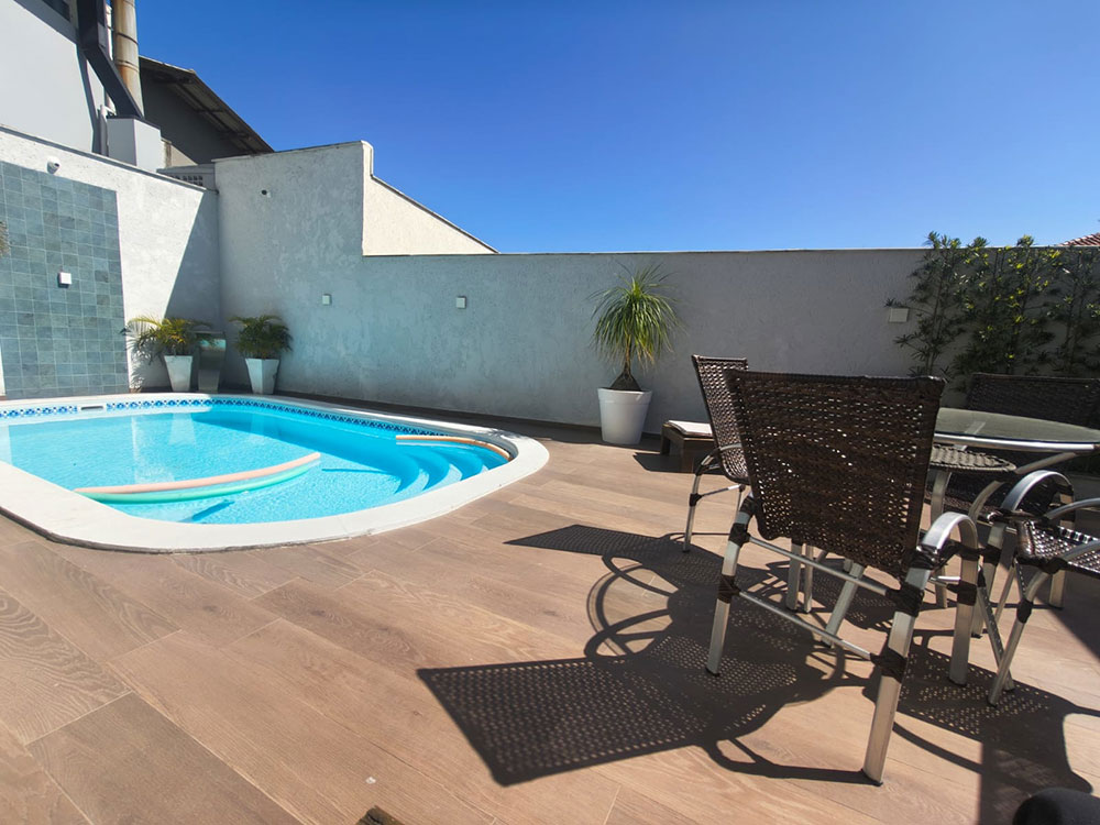Piscina (fundos)