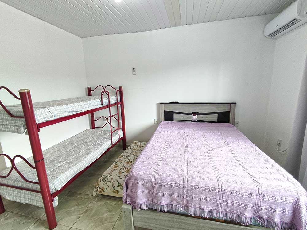 Dormit&oacute;rio 04