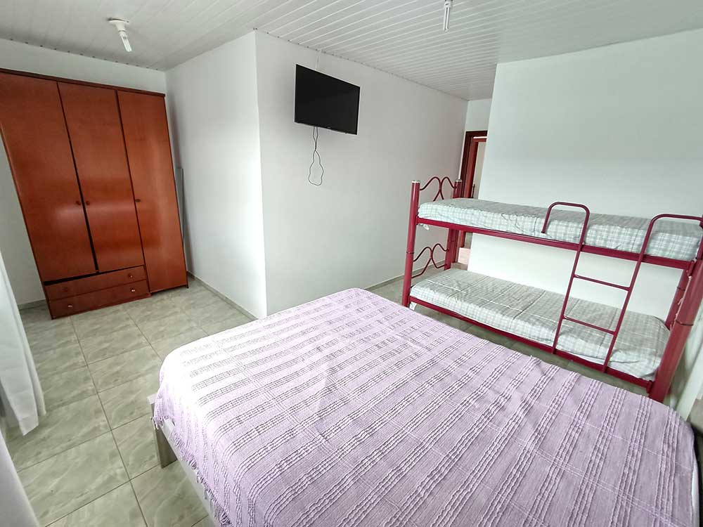 Dormit&oacute;rio 04